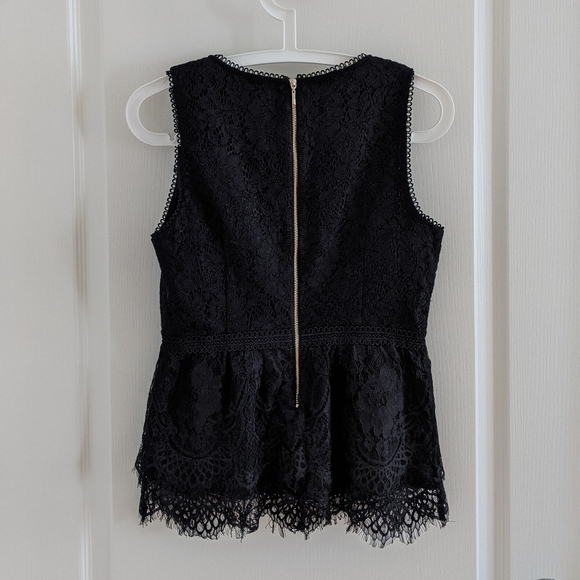 S O L D🏷️White House Black Market black lace sleeveless peplum top (size 2) - Picture 3 of 7